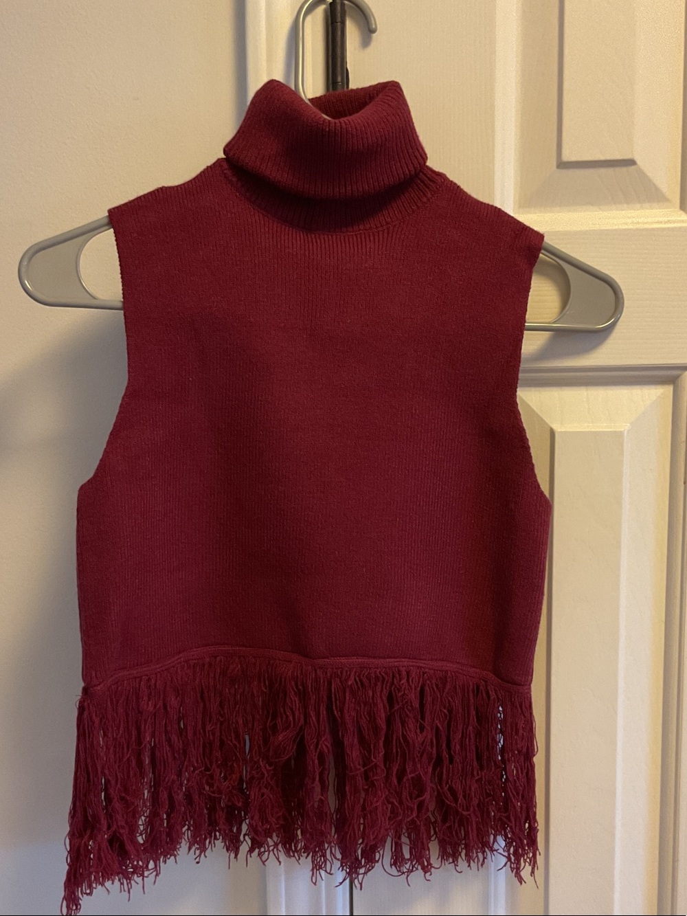 Vestique garnet red sleeveless sweater